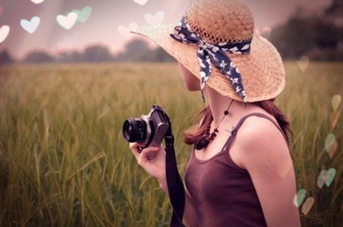 拿相机拍照的女生图片 拿相机女生图片大全