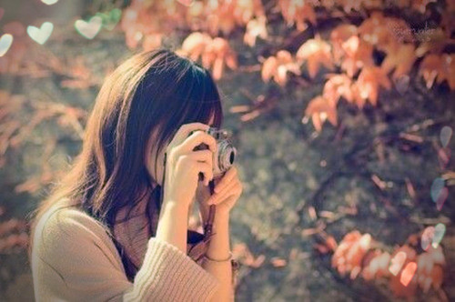 拿相机拍照的女生图片 拿相机女生图片大全