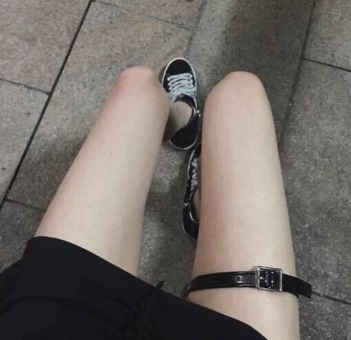 唯美好看的小细腿女生图片