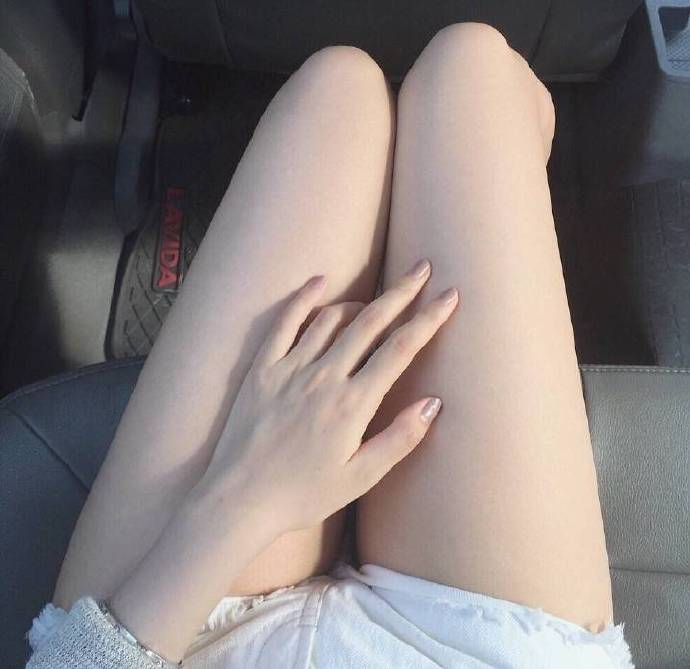 唯美好看的小细腿女生图片