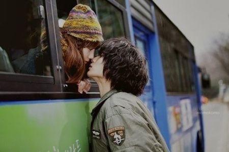 推荐给大学生的情侣签名_张开双臂让我们一起迎接温暖的春天