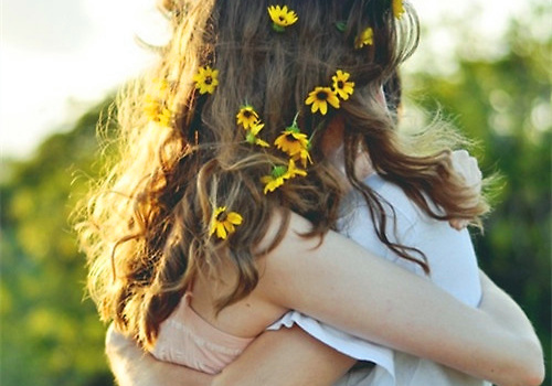 推荐给大学生的情侣签名_张开双臂让我们一起迎接温暖的春天