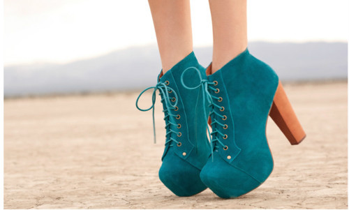 颓废伤心的qq女生签名_孤独终老无泪就好