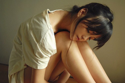 qq女生励志个性签名_面向阳光不见阴霾