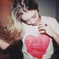 优雅妩媚的欧美女生头像_寻找曾经有你的风景