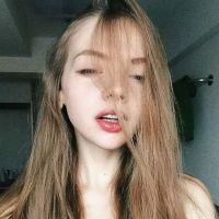 优雅妩媚的欧美女生头像_寻找曾经有你的风景