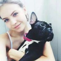 优雅妩媚的欧美女生头像_寻找曾经有你的风景