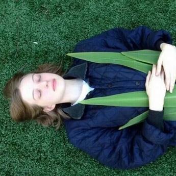 优雅妩媚的欧美女生头像_寻找曾经有你的风景