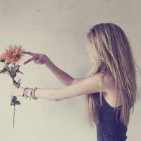 优雅妩媚的欧美女生头像_寻找曾经有你的风景