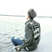 扣扣情侣头像一左一右带字