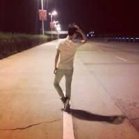 扣扣情侣头像一左一右带字