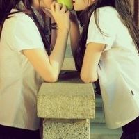 时尚潮流的姐妹头像一对 天塌下来我给你顶着