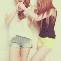 时尚潮流的姐妹头像一对 天塌下来我给你顶着