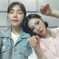 时尚潮流的姐妹头像一对 天塌下来我给你顶着