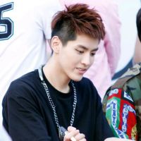 吴亦凡同款微信头像_女生心目中的男神