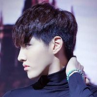 吴亦凡同款微信头像_女生心目中的男神