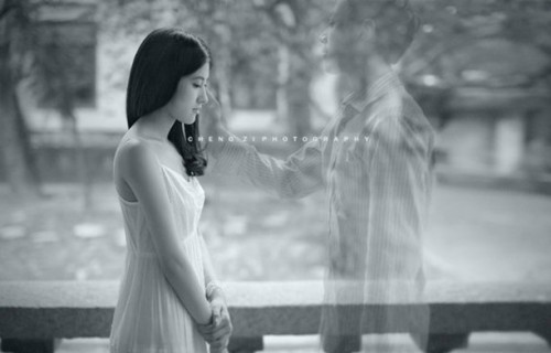 流泪心痛的个性签名 就算我会心痛你幸福就好