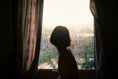 坚强久了的想哭的个性签名 如果不坚强软弱给谁