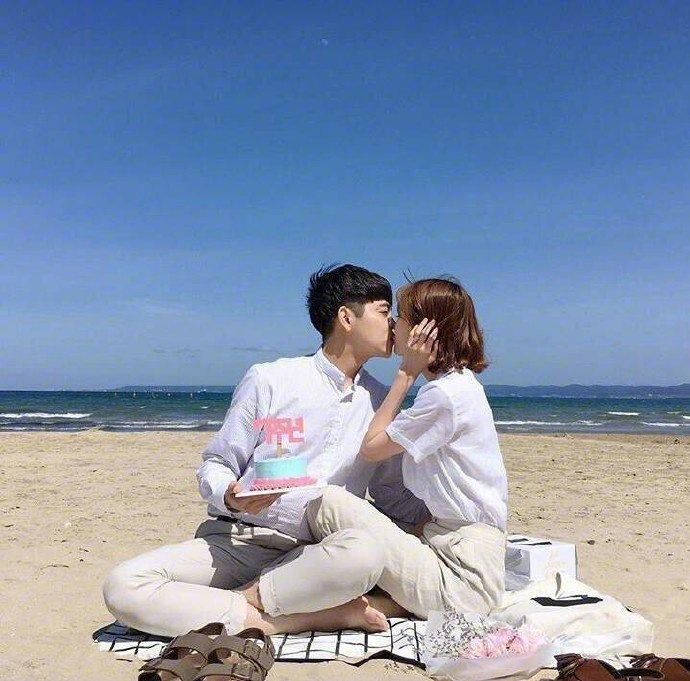 韩版最新情侣图片 浪漫海边情侣图片