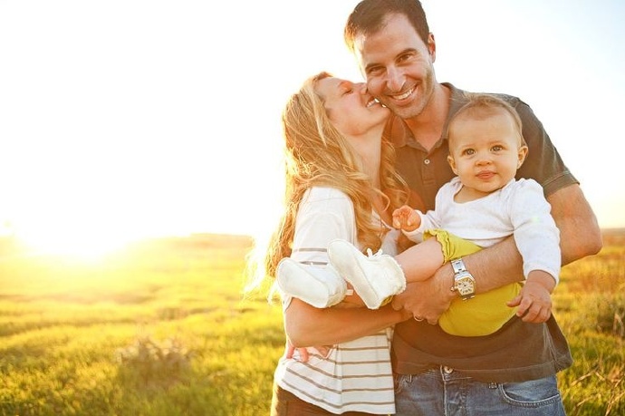 幸福的一家三口图片 相亲相爱的一家人