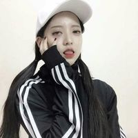 女生戴鸭舌帽的漂亮头像