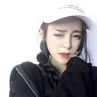 女生戴鸭舌帽的漂亮头像