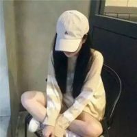 女生戴鸭舌帽的漂亮头像