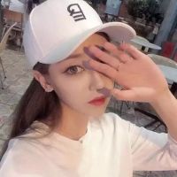 女生戴鸭舌帽的漂亮头像