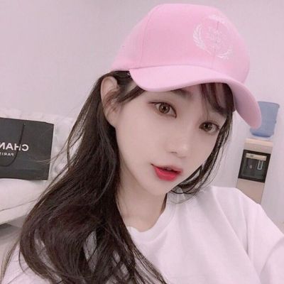 女生戴鸭舌帽的漂亮头像