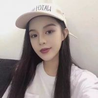 女生戴鸭舌帽的漂亮头像