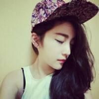 女生戴鸭舌帽的漂亮头像