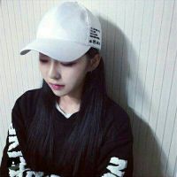 女生戴鸭舌帽的漂亮头像