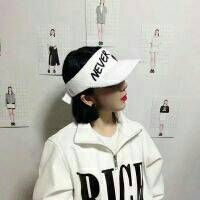 女生戴鸭舌帽的漂亮头像