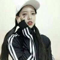 女生戴鸭舌帽的漂亮头像