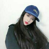 女生戴鸭舌帽的漂亮头像