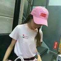 女生戴鸭舌帽的漂亮头像