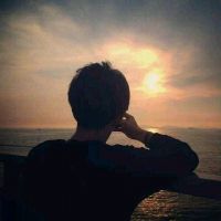 适合00后男生的背影头像