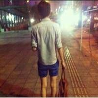 适合00后男生的背影头像