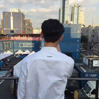 适合00后男生的背影头像