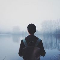 适合00后男生的背影头像