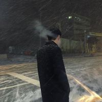 适合00后男生的背影头像