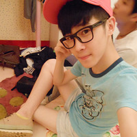 qq头像带眼镜男生00后 00后男生头像