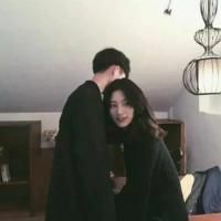 情侣之间很亲密照片头像