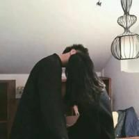 情侣之间很亲密照片头像