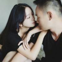 情侣之间很亲密照片头像