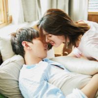 情侣之间很亲密照片头像