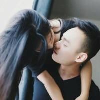 情侣之间很亲密照片头像