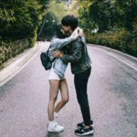 情侣之间很亲密照片头像