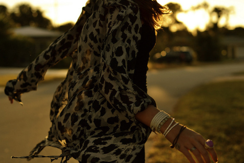 qq伤感个性签名男生带孤独 谁吟长歌雨中悲