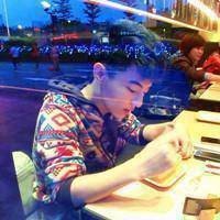 阳光男生微博头像_微信男生头像阳光